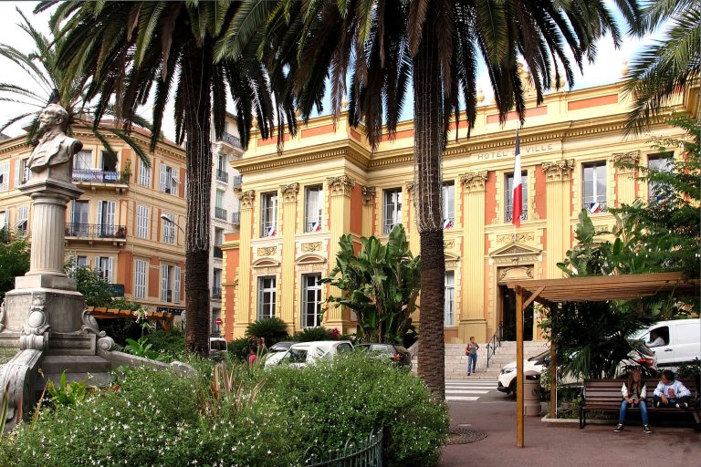 Municipales 2026 : Toulon et Menton au cœur de la « vague RN » ? menton mairie maire