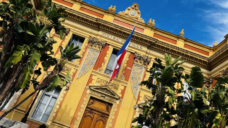 Les magistrats financiers dévoilent un rapport sévère sur la gestion de Menton, voici ce qui est reproché, et ce qu’Yves Juhel répond menton mairie hotel de ville maire politique