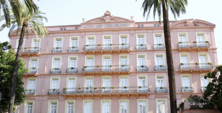 Ce prestigieux immeuble conçu par Gustave Eiffel transformé en palais des arts doté de 900 oeuvres : un nouveau musée pour la Côte d’Azur