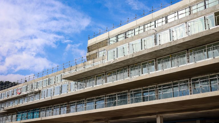 « Permis caduc », « bras de fer juridique »… À Menton, où en sont les chantiers à l’arrêt de ces deux hôtels ?
