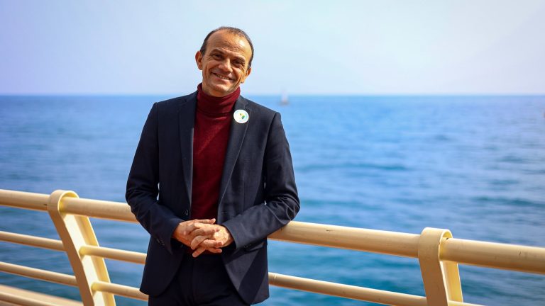 « Non si pensa agli abitanti »: a Menton, gli ambientalisti avvertono sulla siccità e sulla contaminazione «legate al turismo di massa »
