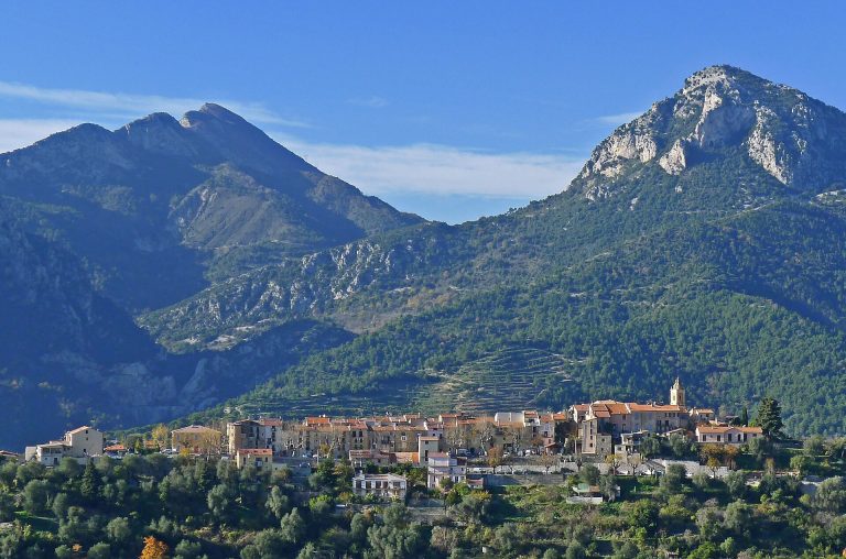« On est montés pour une balade, on est restés la journée » : Castellar, le petit détour qui change un week-end à Menton