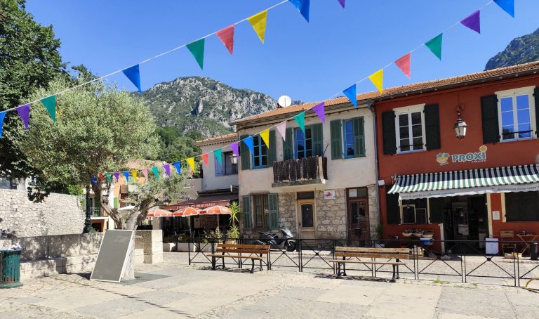 Près de Menton, « une autre Côte d’Azur » avec ces vieilles pierres, ce calme et ces balades qui commencent au coin des ruelles
