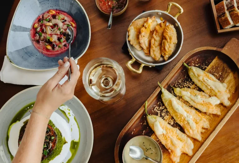 À Menton, ces restaurants les mieux notés sur Google mêlent cuisine généreuse, influences italiennes et vues sur la Méditerranée Casa Fuego
