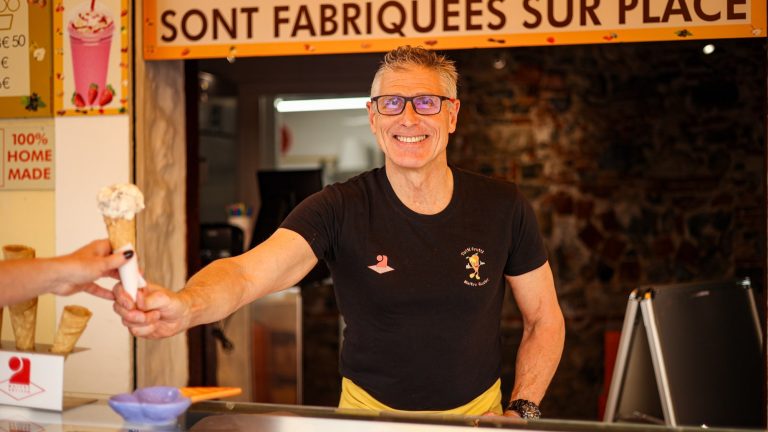 Où manger les meilleures glaces au Citron de Menton IGP ? Immersion chez Tutti Frutti, l’adresse historique de la rue Saint-Michel