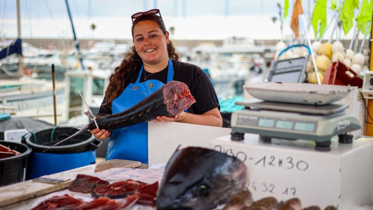 ILS FONT MENTON. Un jeune couple de pêcheurs vient de relancer ce point de vente historique de poissons frais sur le Vieux Port