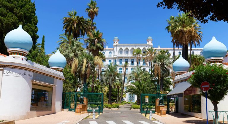 Le « Monsieur Palaces » de Menton nous dévoile les secrets des bijoux architecturaux de la ville !
