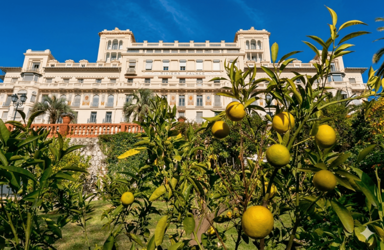 Cave à vins géante, sublimes décors… On a plongé dans les secrets du Riviera Palace, l’un des plus fascinants de Menton