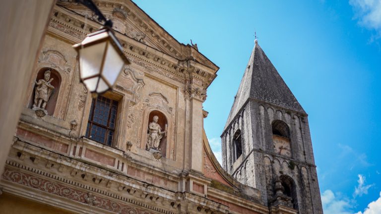 In giro per Menton. Da irodi di rara bellezza all’orgoglio toscano, l’incredibile epopea di questa chiesa barocca delle Alpi Marittime! Christophe Brunengo, sindaco di Sospel