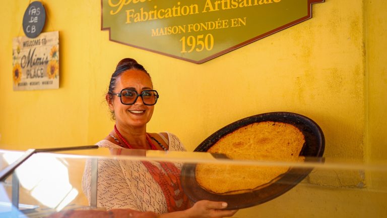 Pissaladières et barbajuans faits maison : dans les coulisses du plus ancien stand du marché de Menton Chez Mimi - Menton