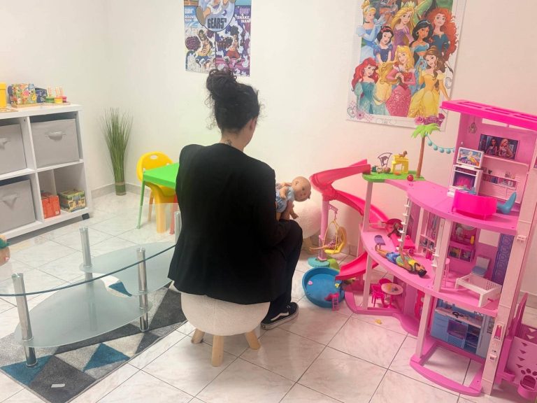 À Menton, les policiers ouvrent une salle pensée comme une chambre d’enfant pour recueillir les témoignages difficiles Salle Mélanie Menton