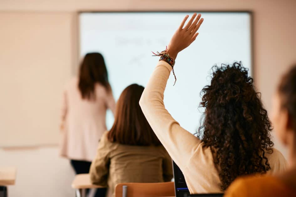L’image actuelle n’a pas de texte alternatif. Le nom du fichier est : classe-ecole-jeunes.jpg