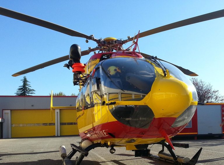 Dopo l’aggressione di una donna vigile del fuoco nel paese di Menton, l’uomo arrestato vicino al confine finalmente rilasciato elicottero dei pompieri