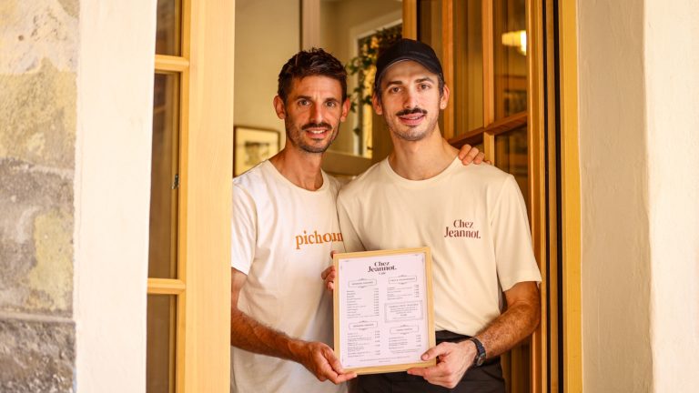 « Redynamiser le Vieux-Menton » : au pied de la basilique, ces deux frères ressuscitent une épicerie en lançant un café hommage à leur grand-père Chez Jeannot