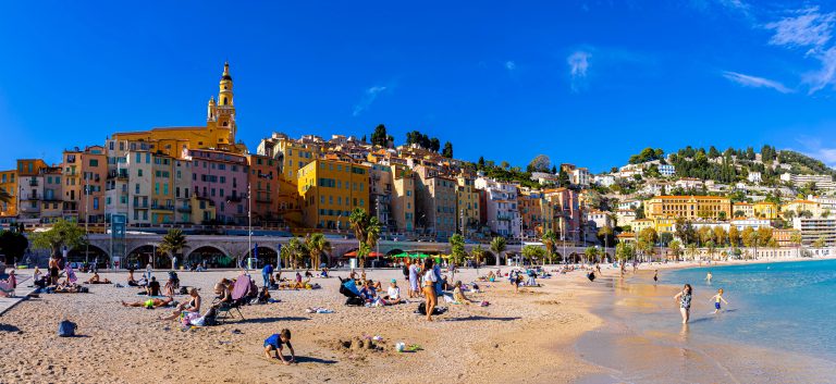 Umorismo, buone maniere e multe: cos’è « Menton Attitude », questa nuova campagna di sensibilizzazione che si diffonderà in tutta la città? Menton
