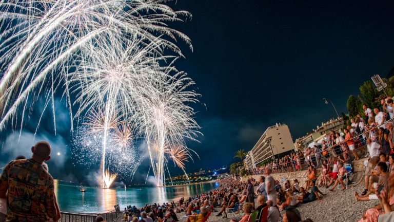 Proprio vicino a Mentone. Concerti, tradizioni, fuochi d’artificio… Il programma delle animazioni estive a Roquebrune-Cap-Martin Roquebrune-Cap-Martin-festività 2026