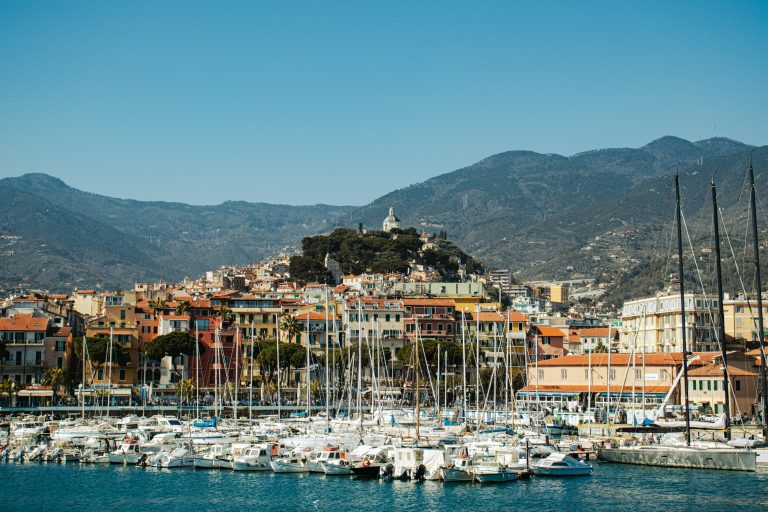 Da Menton, molte persone si recano a Sanremo per delle passeggiate nel fine settimana, e presto si capisce perché!