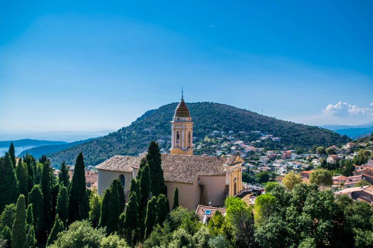 Immobiliare. È necessario avere uno stipendio come monaco per vivere a La Turbie?