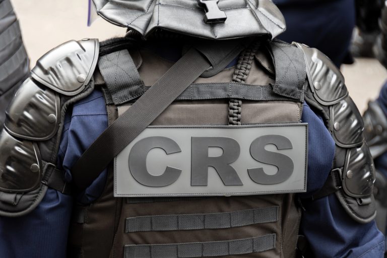 « Nos patrouilles à VTT ne peuvent pas intervenir dans l’eau » : bientôt des CRS sur les plages de Menton ? Police CRS Menton