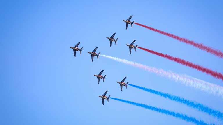 PHOTOS. Le French Flyair a illuminé le ciel de Menton et les visages des nombreux spectateurs : nos plus beaux clichés French Flyair