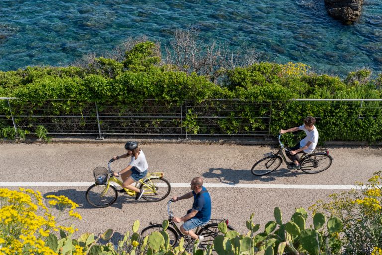 Près de Menton, cette ancienne voie ferrée est devenue l’une des plus belles pistes cyclables d’Europe : le guide pour une sortie à vélo