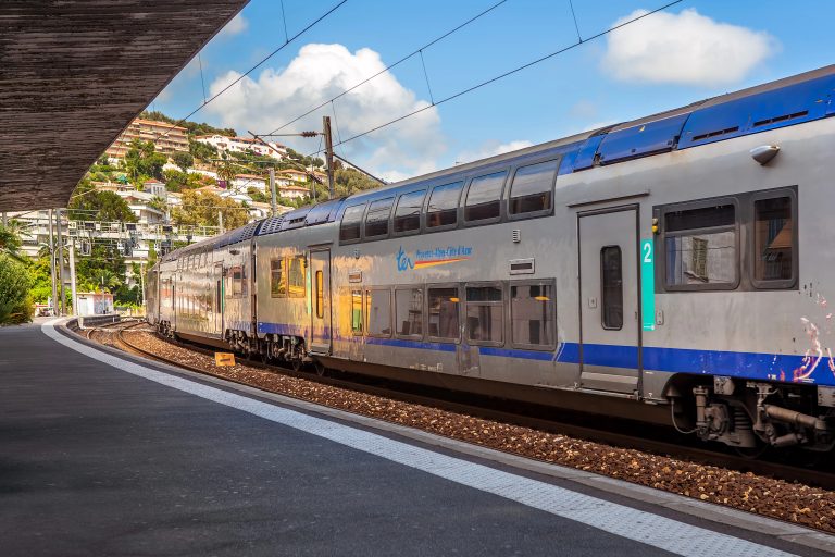 Proprio vicino a Menton, i treni che servono Roquebrune-Cap-Martin e Carnolès cambiano orario a partire da lunedì 31 agosto: il manuale d’uso