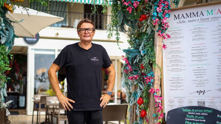 À Menton, connaissez-vous ce restaurant italien où l’on déjeune à toute heure de la journée avec la Grande Bleue en toile de fond ? Mamma-Mia-Menton