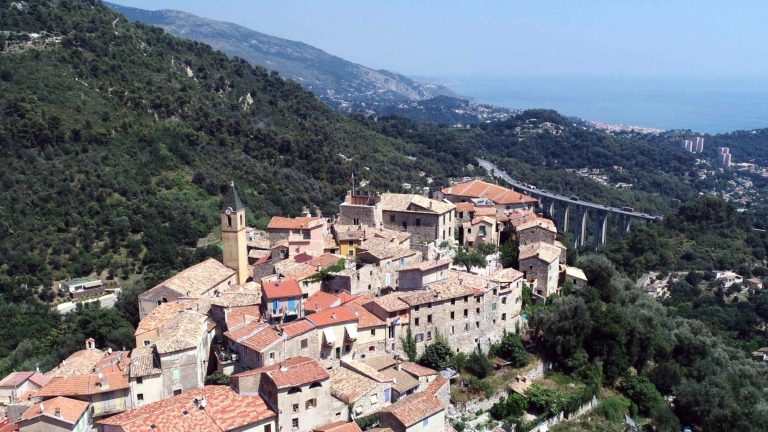 Immobiliare. Evitare i prezzi della costa? Quello che costa davvero un tetto in quei villaggi arroccati vicino a Mentone Gorbio