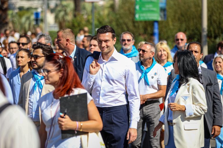 Menton «risalta la ricchezza del suo territorio»: Jordan Bardella fa una apparizione inaspettata durante la festa di San Michele Jordan-Bardella