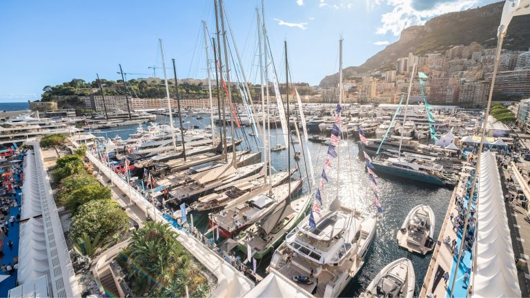 Proprio vicino a 120 superyacht, un mastodonte di 102 metri e una vista libera sulla flotta: tutto quello che c’è da sapere sul Monaco Yacht Show che sbarca al porto Hercule Monaco Yacht Show