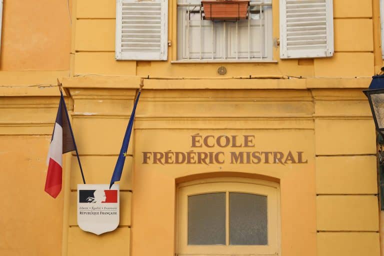 Climatizzazione, sicurezza antincendio, pavimenti rifatti… quali sono stati i lavori realizzati quest’estate nelle scuole di Menton e per quanti soldi? scuola Menton