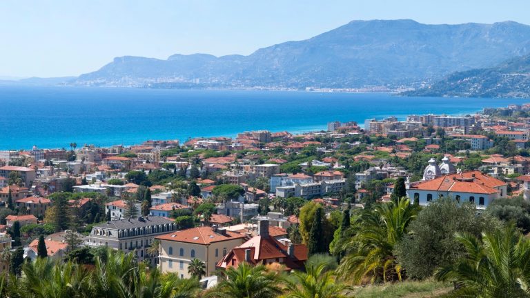 Escursione in Italia: vicino a Mentone, come trascorrere un domenica perfetta nella stazione che ha fatto impazzire Monet Bordighera-1